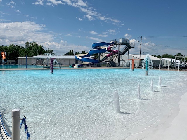 Pools, fountains, and water slides at Mora Aquatic Center